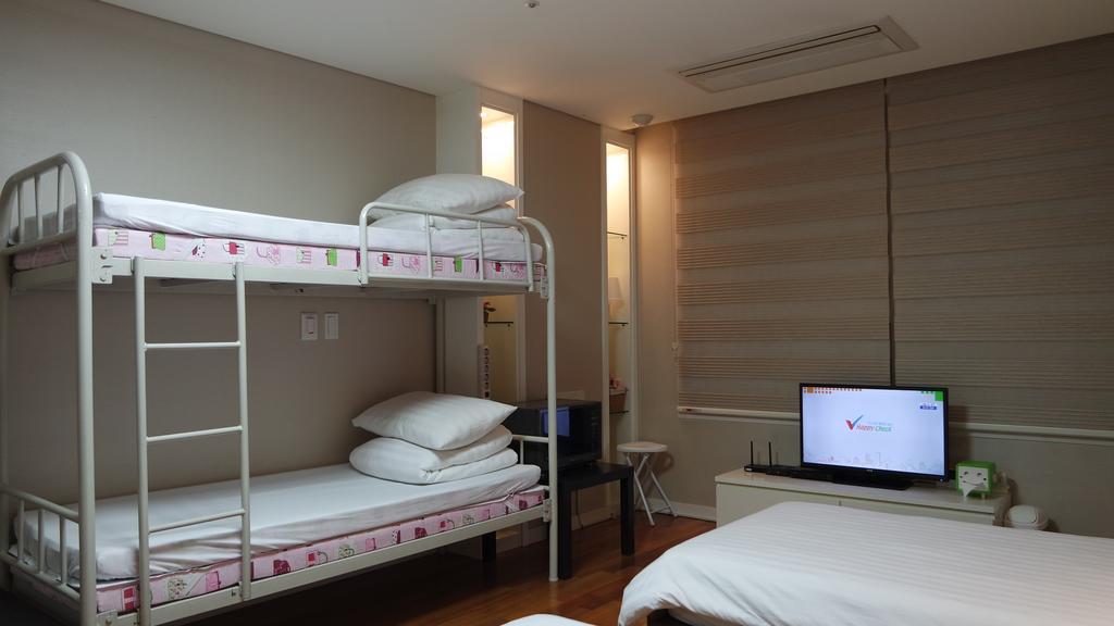 Hostel Coco Seoul Bagian luar foto