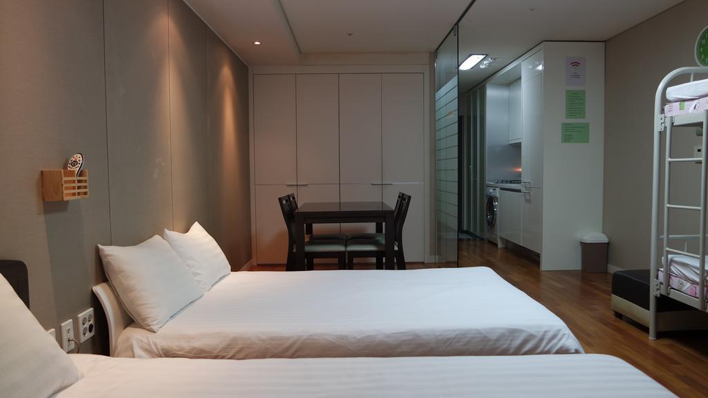 Hostel Coco Seoul Bagian luar foto