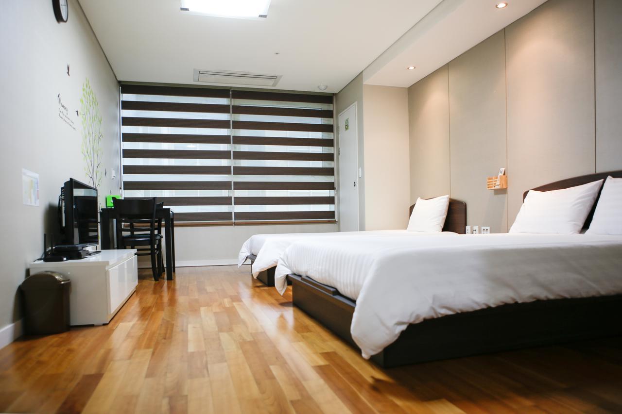 Hostel Coco Seoul Bagian luar foto