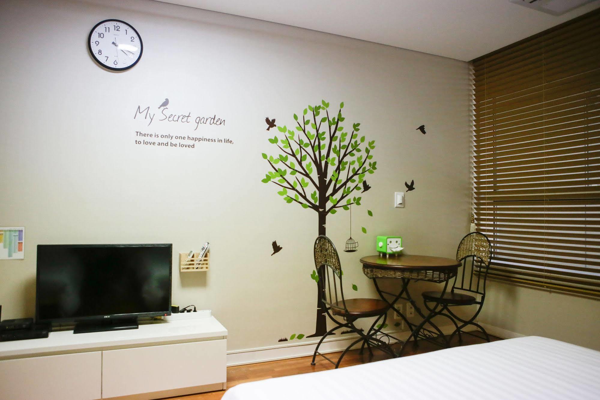 Hostel Coco Seoul Bagian luar foto
