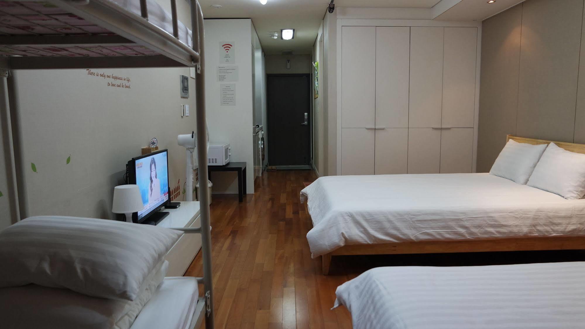 Hostel Coco Seoul Bagian luar foto