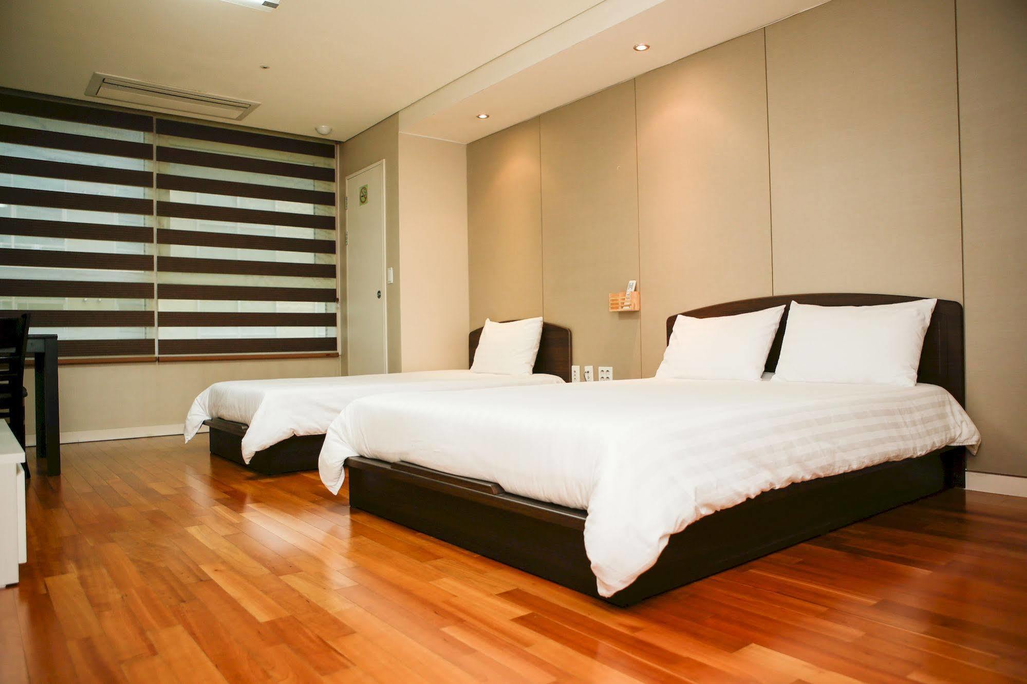 Hostel Coco Seoul Bagian luar foto