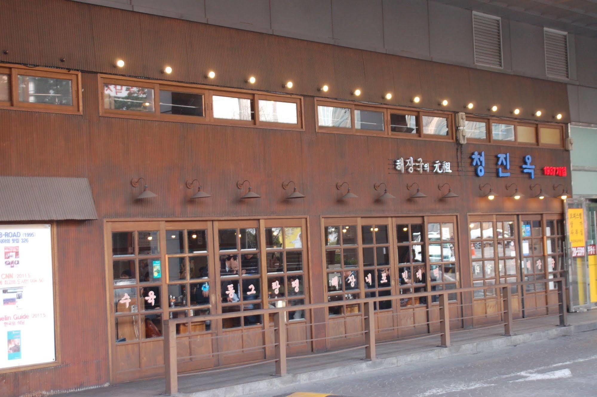 Hostel Coco Seoul Bagian luar foto