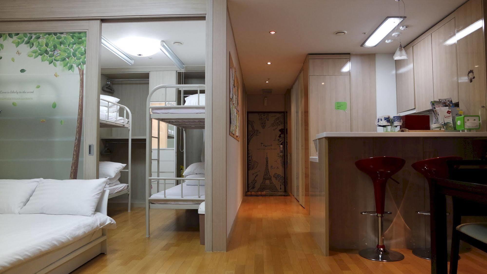 Hostel Coco Seoul Bagian luar foto