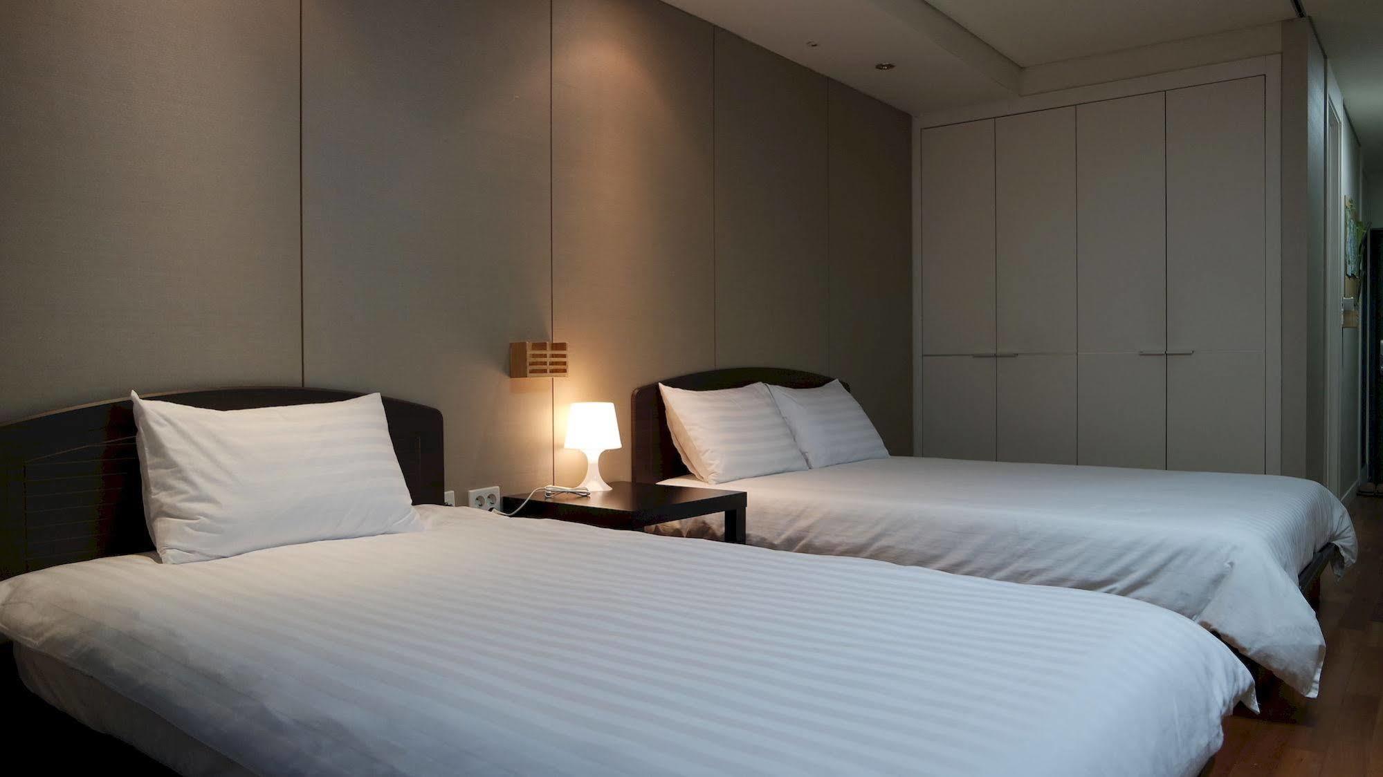 Hostel Coco Seoul Bagian luar foto