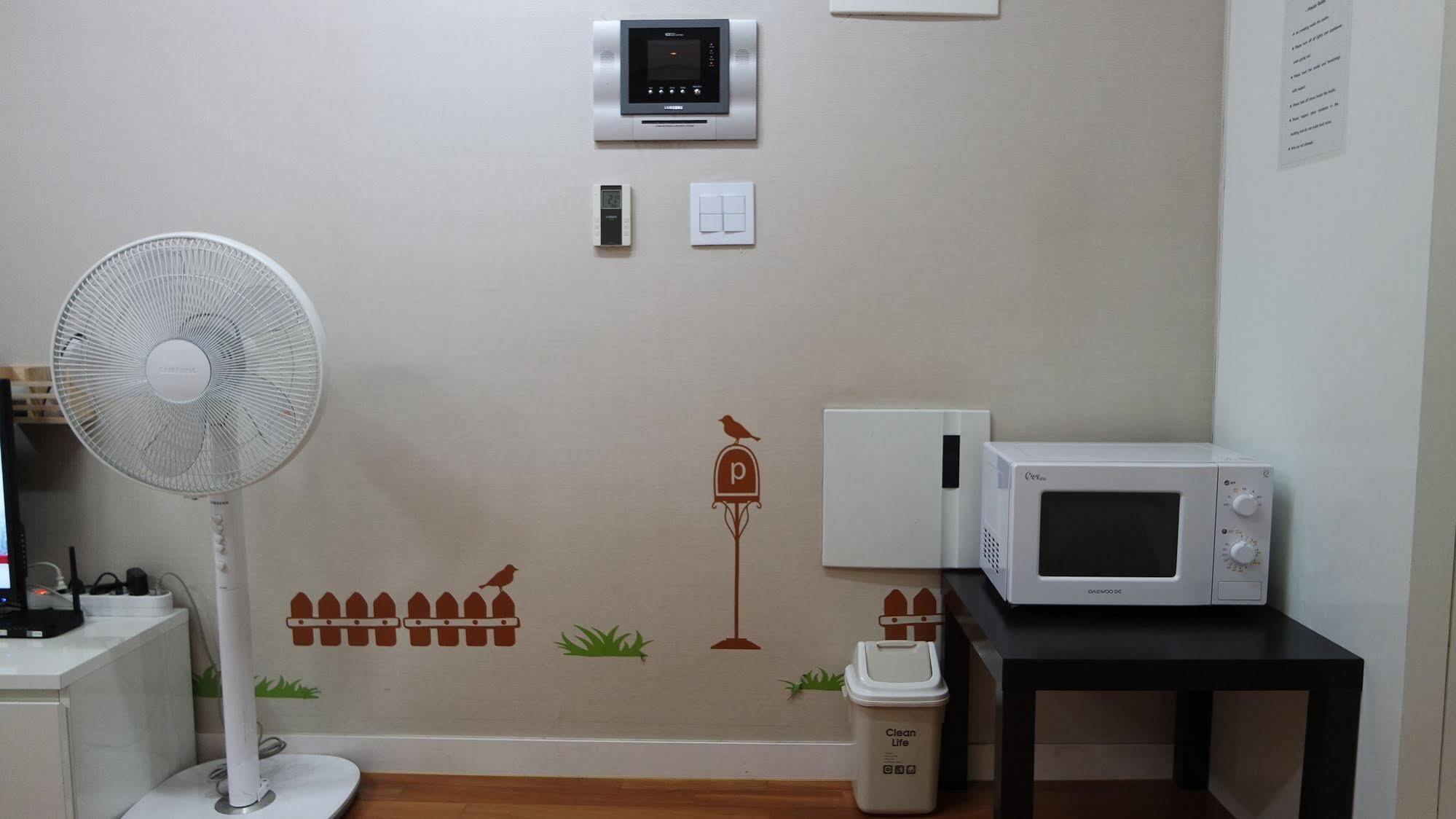 Hostel Coco Seoul Bagian luar foto