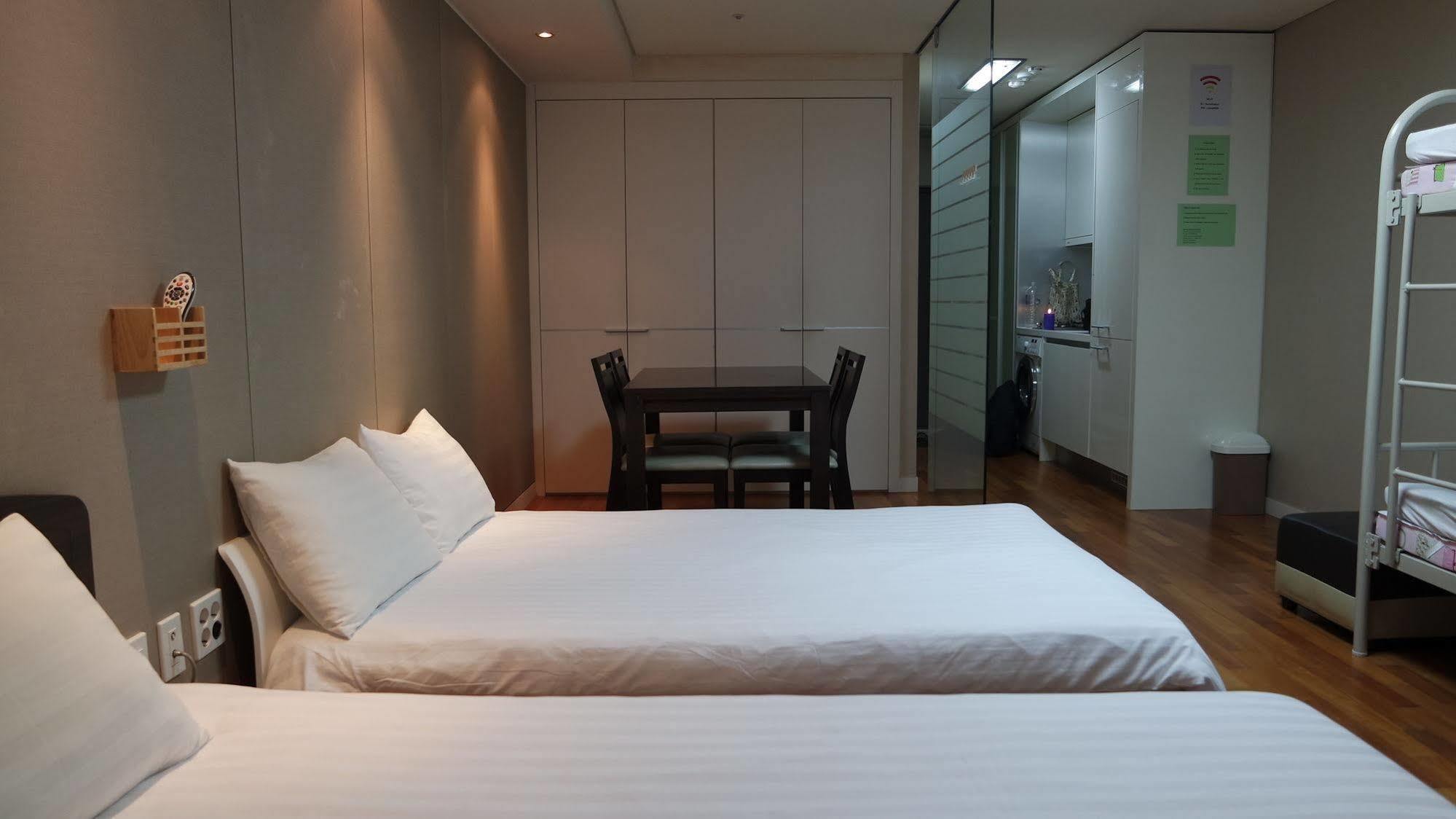 Hostel Coco Seoul Bagian luar foto