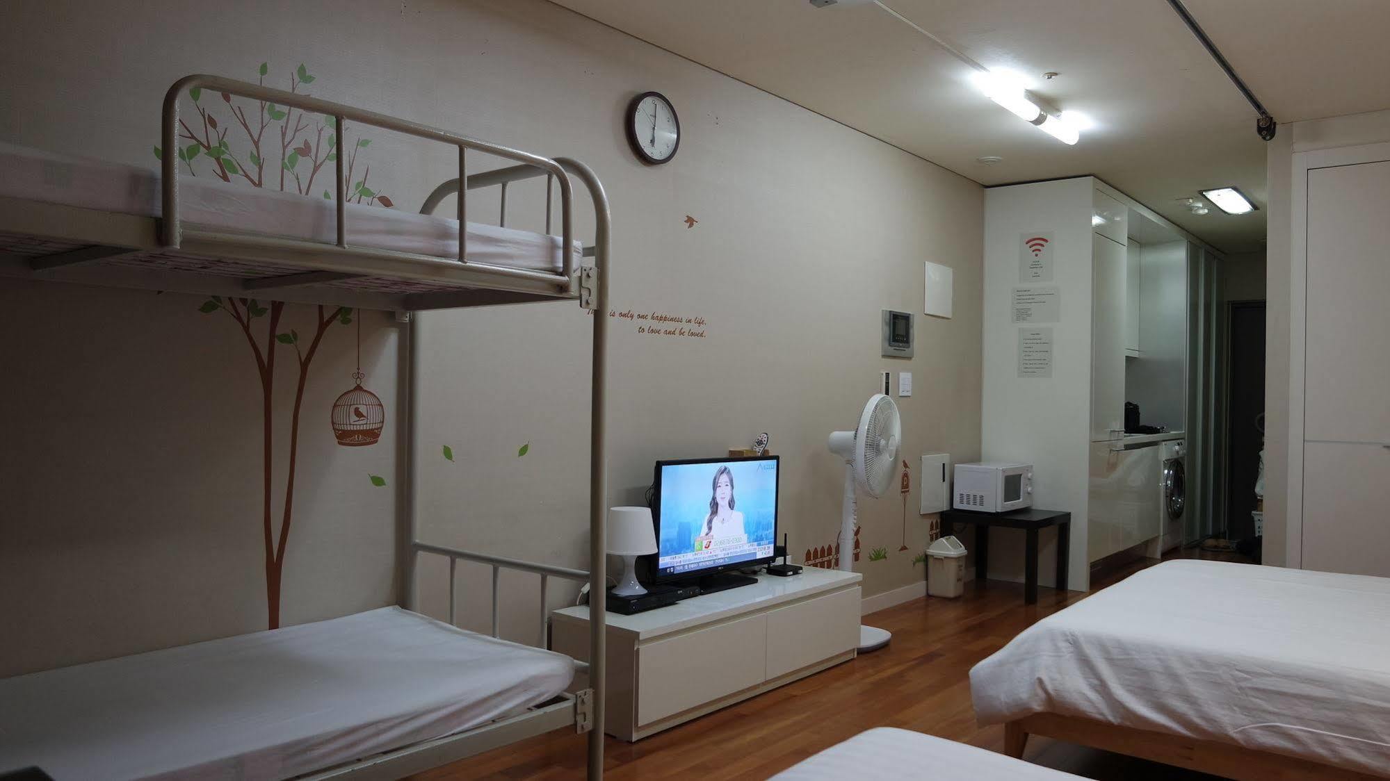 Hostel Coco Seoul Bagian luar foto